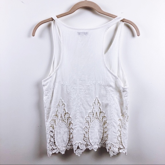 #88 White Flower Outlined Tank Top - Picture 2 of 8